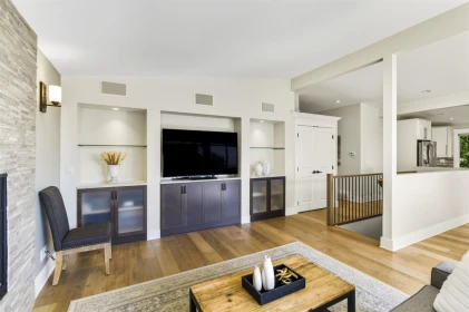 Kitchen Island Photo of 884 Wellington Drive, North Vancouver, BC