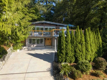 Living Room Photo of 884 Wellington Drive, North Vancouver, BC