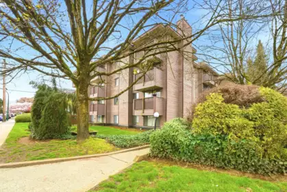 Front Yard Photo of 207 2215 Dundas Street, Vancouver, BC