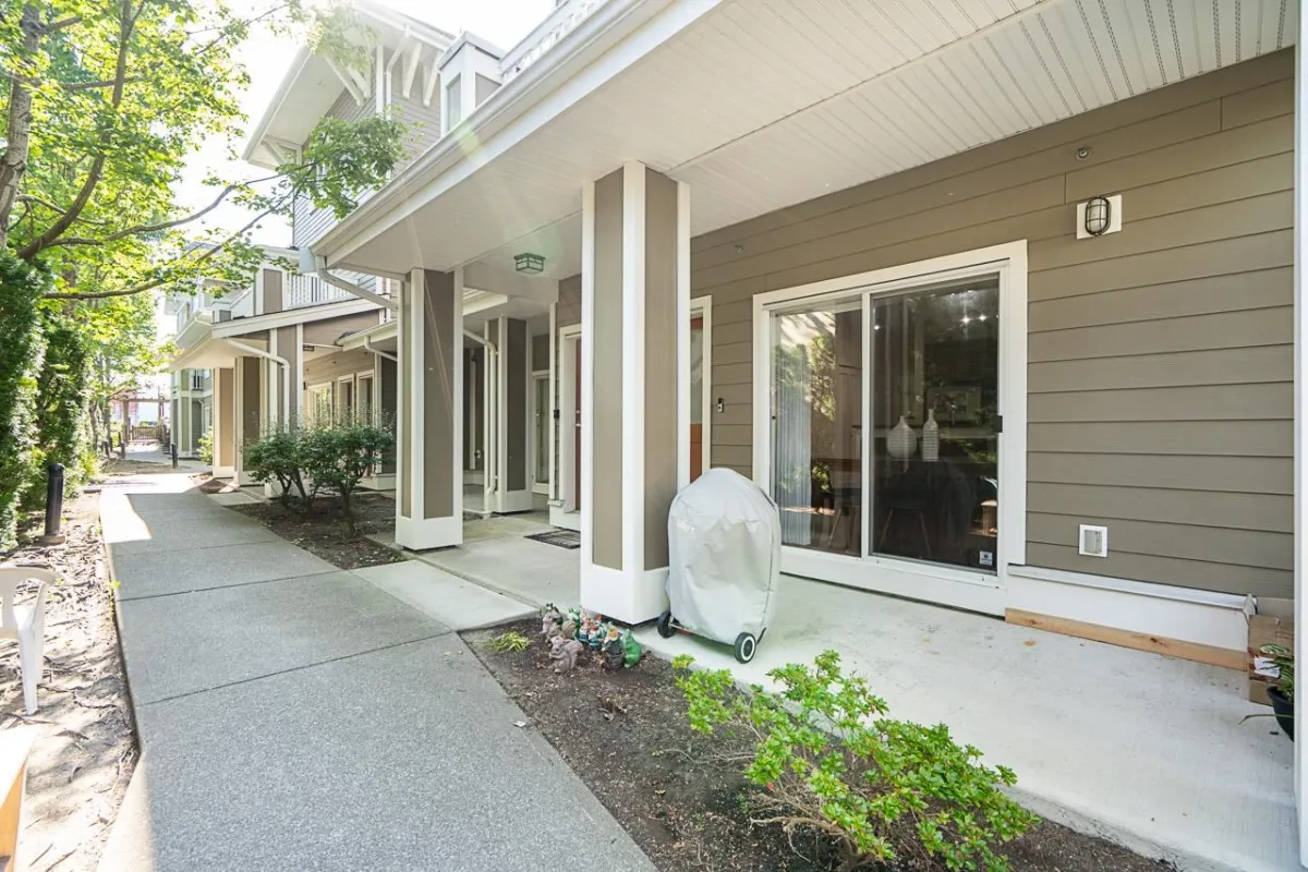 Living Room Photo of 37 7388 Macpherson Avenue, Burnaby, BC
