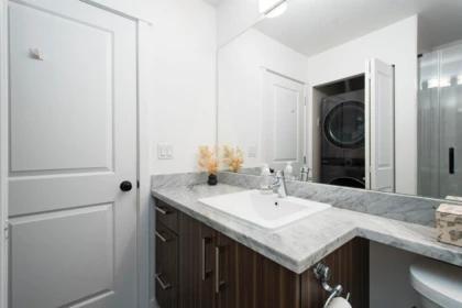 Hallway Photo of 515 119 W 22nd Street, North Vancouver, BC