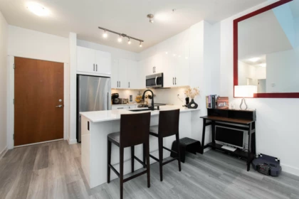Primary Bathroom Photo of 515 119 W 22nd Street, North Vancouver, BC