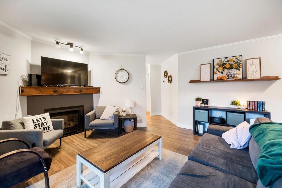 Dining Area Photo of 105 3080 Townline Road, Abbotsford, BC
