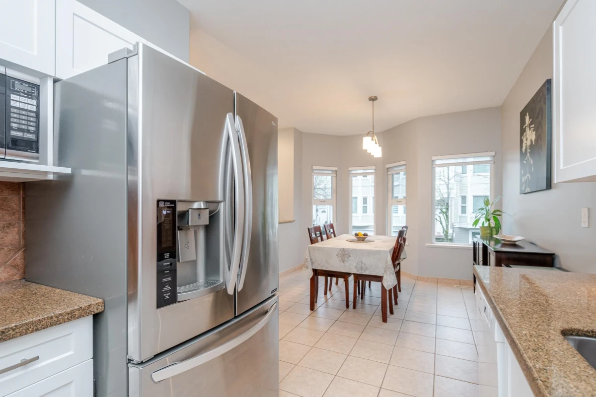 Dining Area Photo of 10 10340 156 Street, Surrey, BC