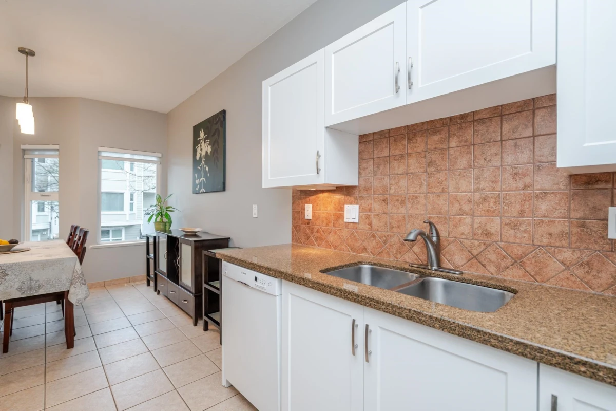 Family Room Photo of 10 10340 156 Street, Surrey, BC
