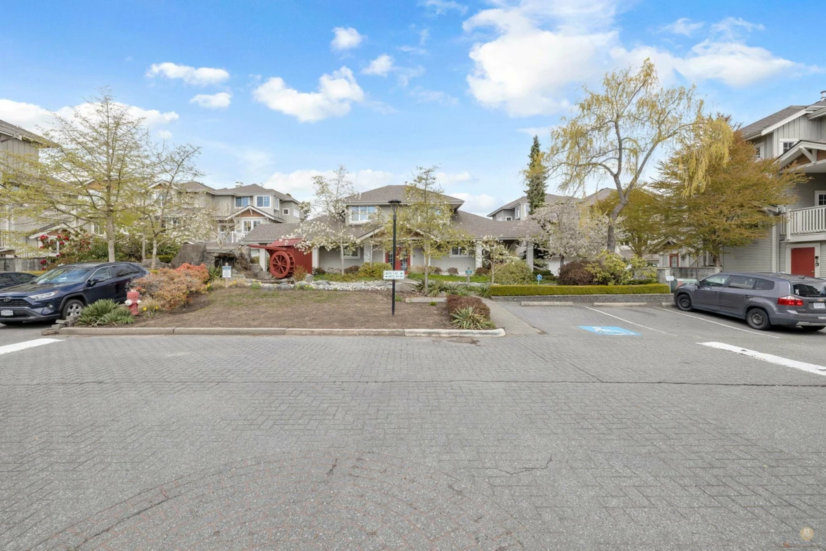 Family Room Photo of 3 14877 58 Avenue, Surrey, BC