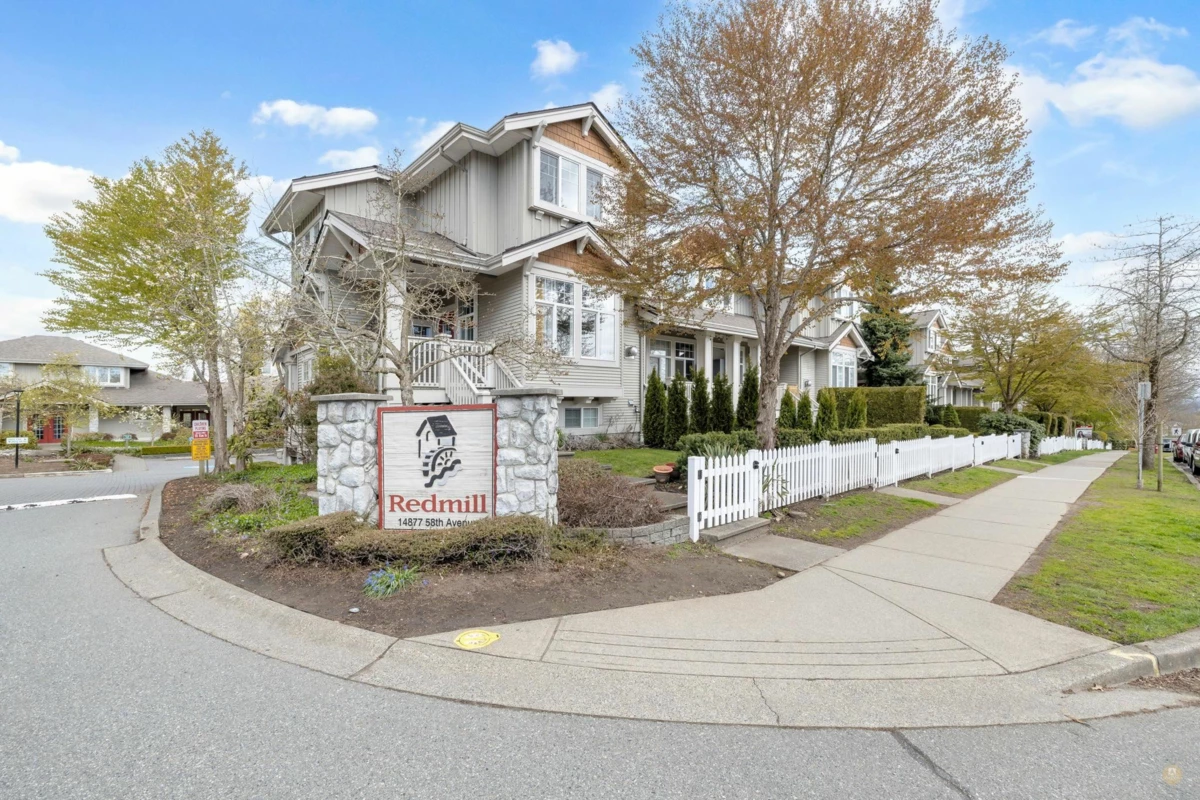 Living Room Photo of 3 14877 58 Avenue, Surrey, BC