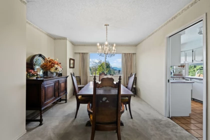 Breakfast Nook Photo of 16881 31 Avenue, Surrey, BC
