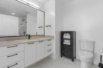 Primary Bathroom Photo of 1408 8551 201 Street, Langley, BC