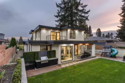 Hot Tub / Spa Photo of 976 Melbourne Avenue, North Vancouver, BC