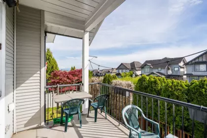 Front Yard Photo of 19654 69a Avenue, Langley, BC