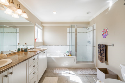 Powder Room Photo of 19654 69a Avenue, Langley, BC