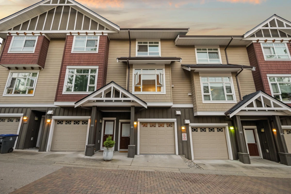 Living Room Photo of 101 2979 156 Street, Surrey, BC