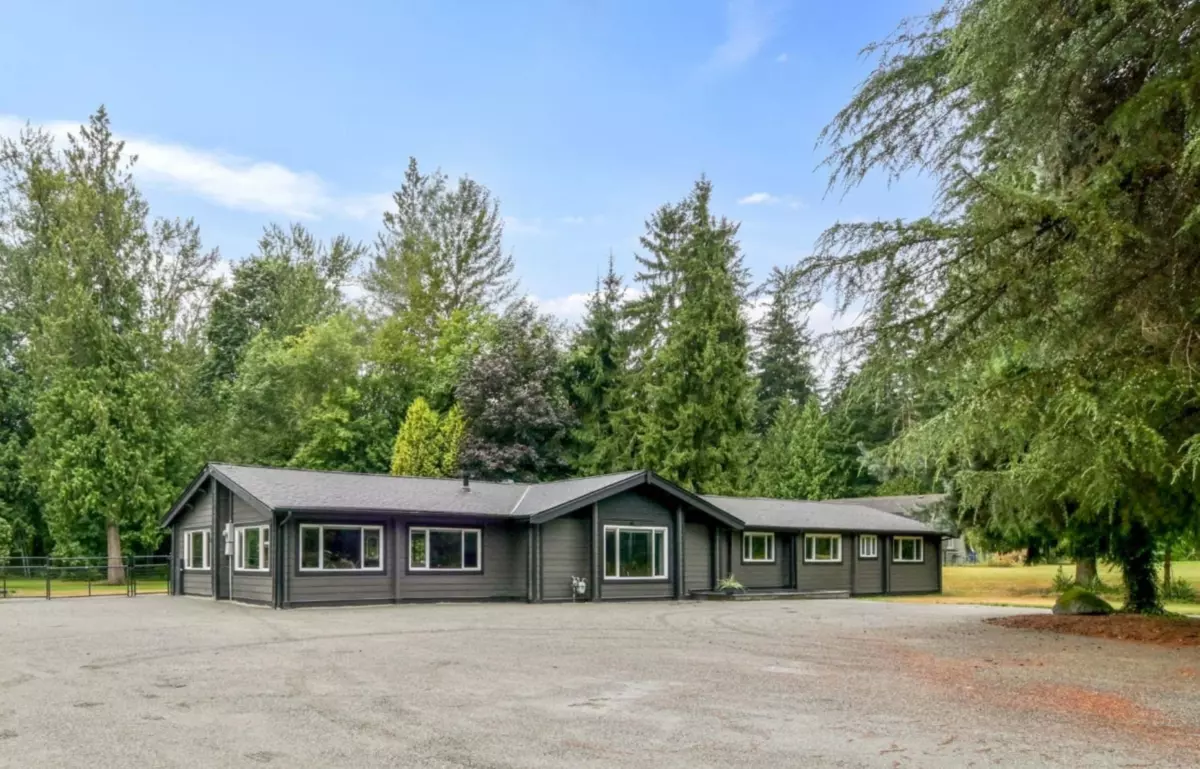 Family Room Photo of 22948 132 Avenue, Maple Ridge, BC