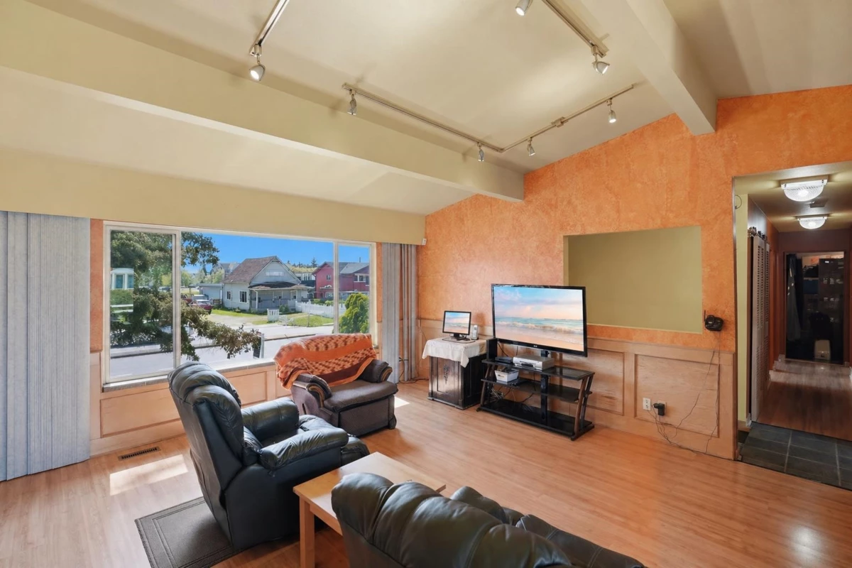 Living Room Photo of 17569 60 Avenue, Surrey, BC