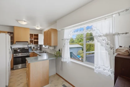 Guest Bathroom Photo of 17569 60 Avenue, Surrey, BC