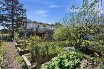 Swimming Pool Photo of 17569 60 Avenue, Surrey, BC