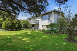 17569 60 Avenue, Surrey, BC