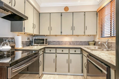 Kitchen Photo of 8037 139a Street, Surrey, BC