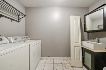 Guest Bathroom Photo of 3 1615 Shaughnessy Street, Port Coquitlam, BC