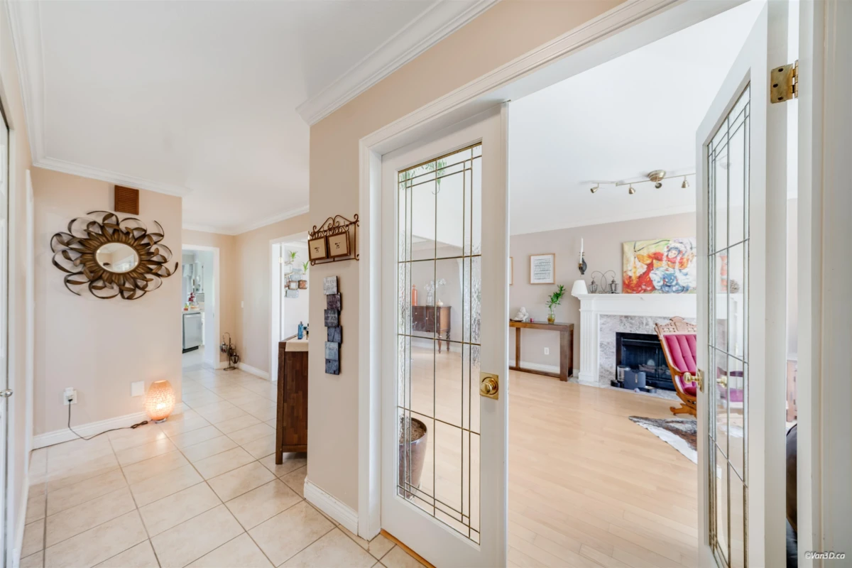 Dining Area Photo of 14937 20a Avenue, Surrey, BC