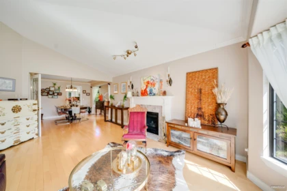 Breakfast Nook Photo of 14937 20a Avenue, Surrey, BC