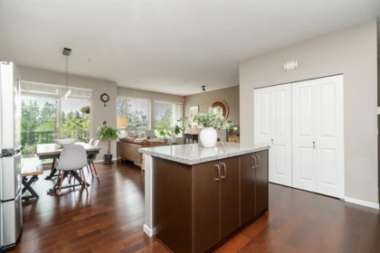 Kitchen Island Photo of 6 3138 Dayanee Springs Boulevard, Coquitlam, BC