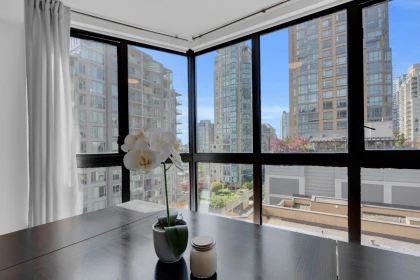 Breakfast Nook Photo of 801 488 Helmcken Street, Vancouver, BC