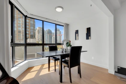 Kitchen Island Photo of 801 488 Helmcken Street, Vancouver, BC