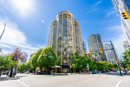 Swimming Pool Photo of 801 488 Helmcken Street, Vancouver, BC