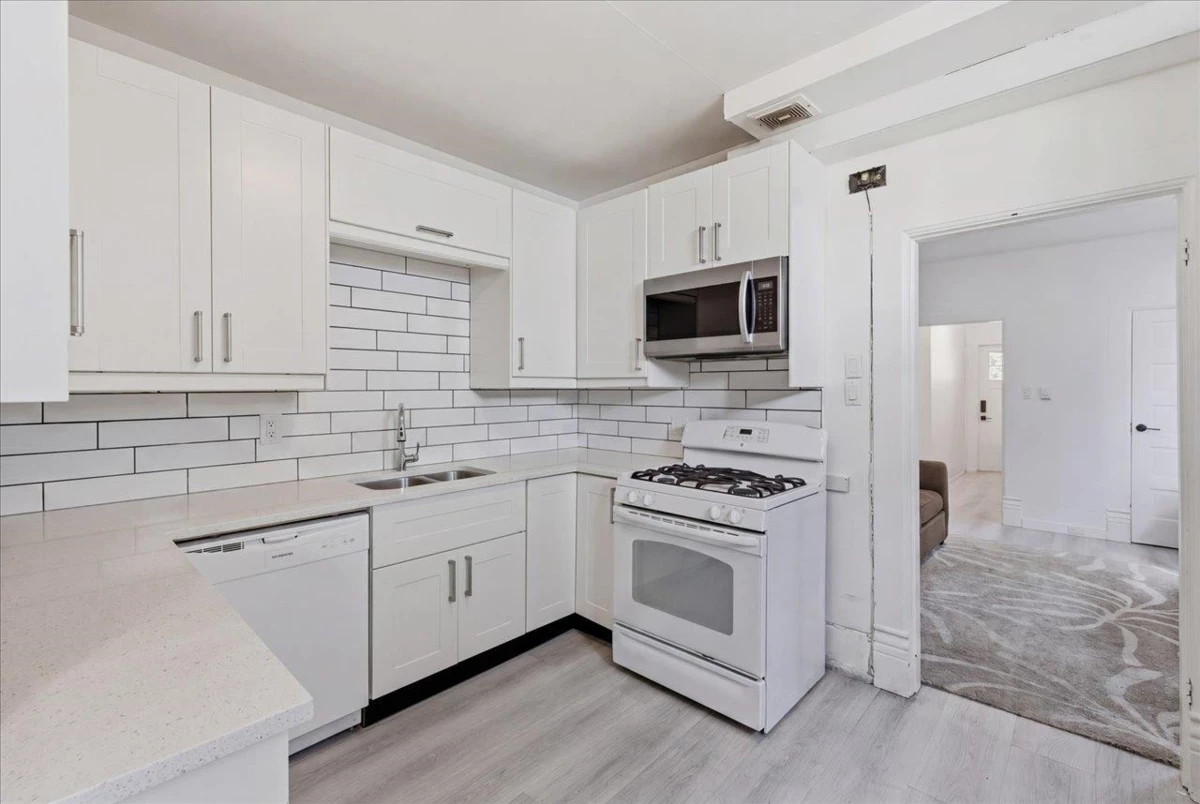 Family Room Photo of 14 W 14th Avenue, Vancouver, BC