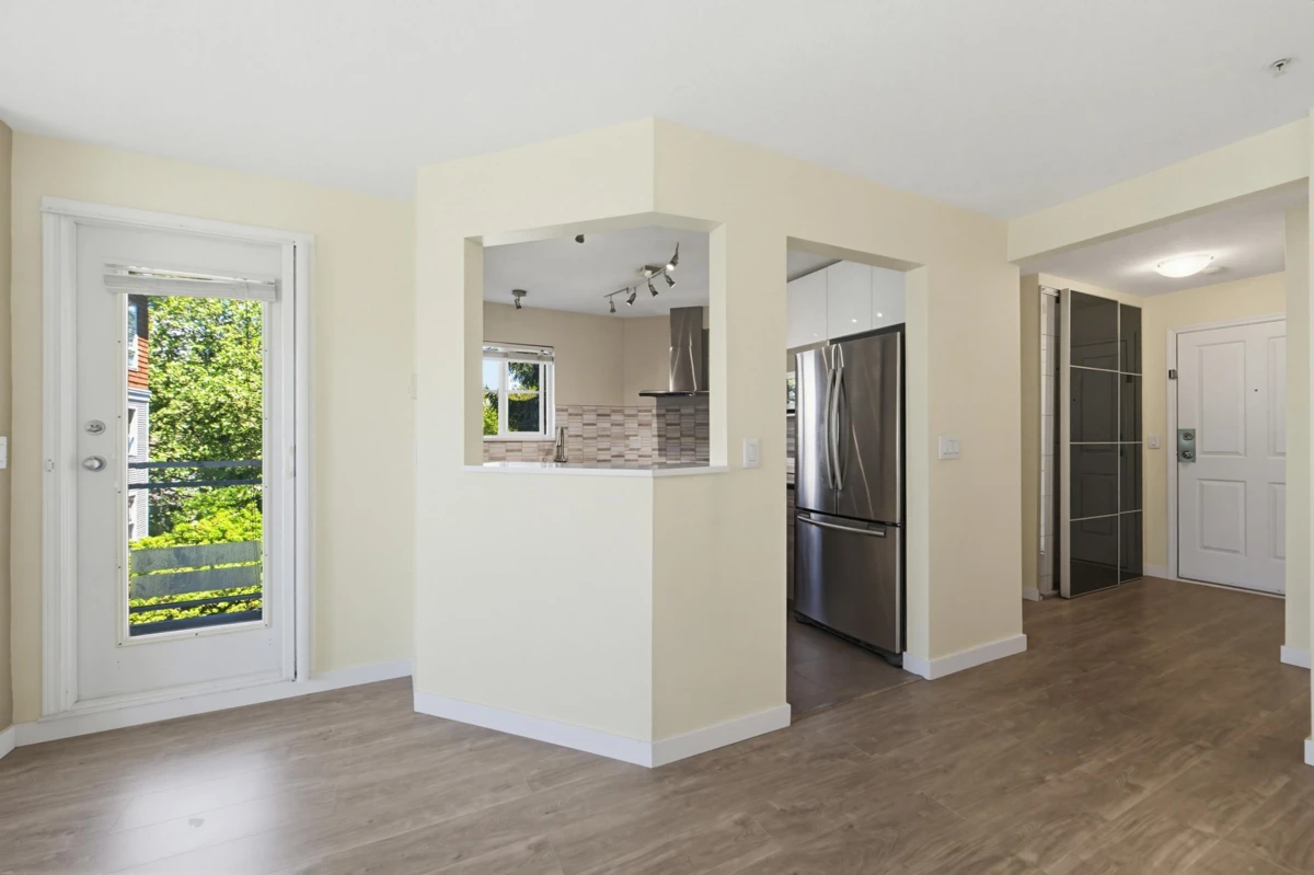 Family Room Photo of 303 10186 155 Street, Surrey, BC