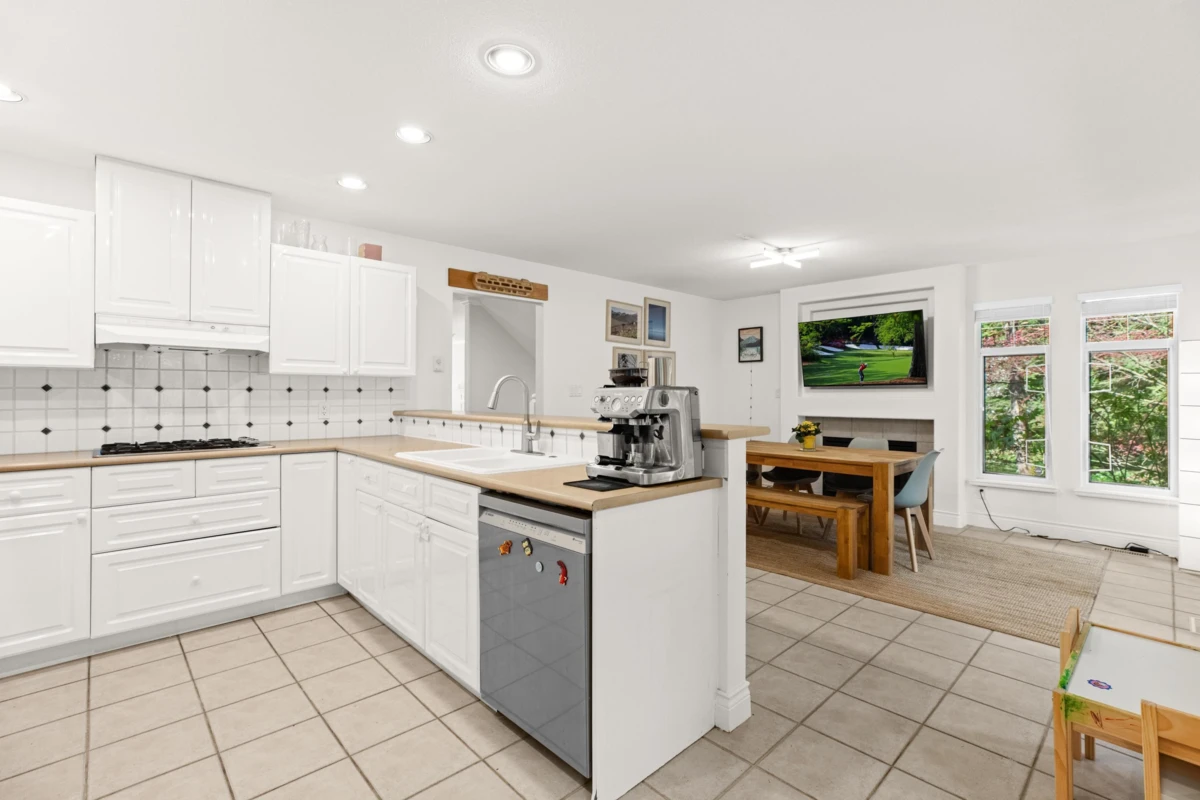Dining Area Photo of 1188 Strathaven Drive, North Vancouver, BC