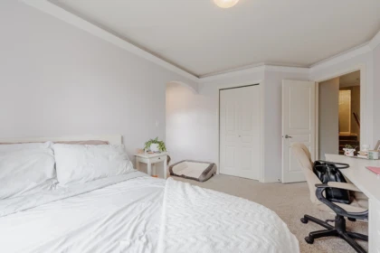 Hallway Photo of 24330 100b Avenue, Maple Ridge, BC