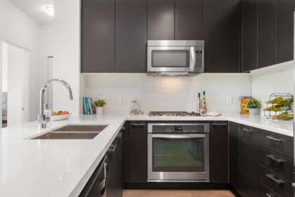 Kitchen Photo of 101 717 Chesterfield Avenue, North Vancouver, BC