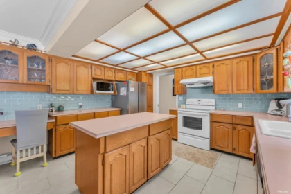Basement Recreation Room Photo of 3039 163 Street, Surrey, BC