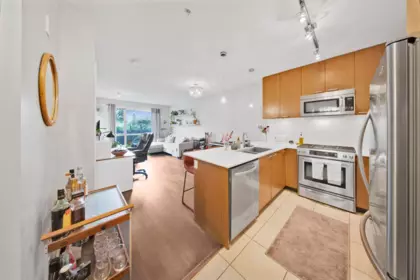 205 1330 Marine Drive, North Vancouver, BC, North Vancouver — Apartment/Condo for sale
