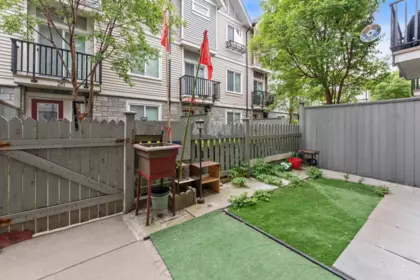Front Yard Photo of 7 14338 103 Avenue, Surrey, BC