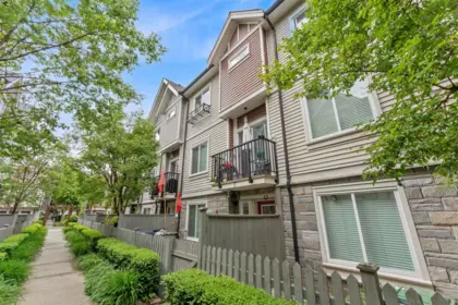 Outdoor Deck Photo of 7 14338 103 Avenue, Surrey, BC