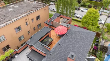 Garden / Landscaping Photo of 1382 Maple Street, Vancouver, BC