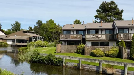 Swimming Pool Photo of 83 11491 7th Avenue, Richmond, BC