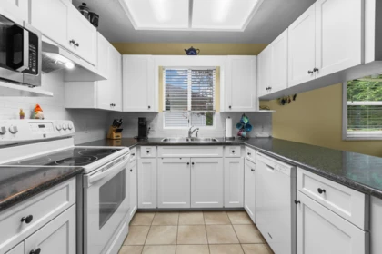 Primary Bathroom Photo of 31472 Crossley Court, Abbotsford, BC