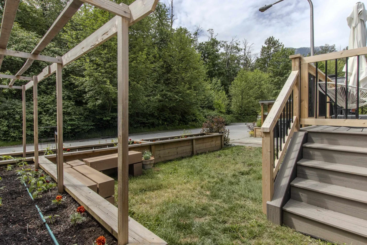Family Room Photo of 101 40157 Government Road, Squamish, BC