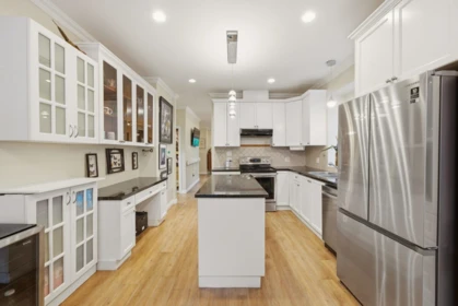 Kitchen Island Photo of 562 W Keith Road, North Vancouver, BC