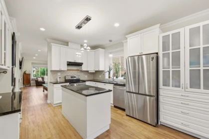 Kitchen Photo of 562 W Keith Road, North Vancouver, BC