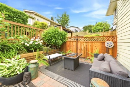 Mudroom Photo of 562 W Keith Road, North Vancouver, BC