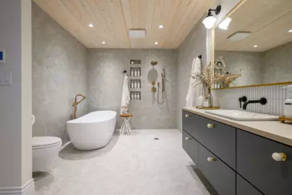 Guest Bathroom Photo of 580 Ioco Road, Port Moody, BC