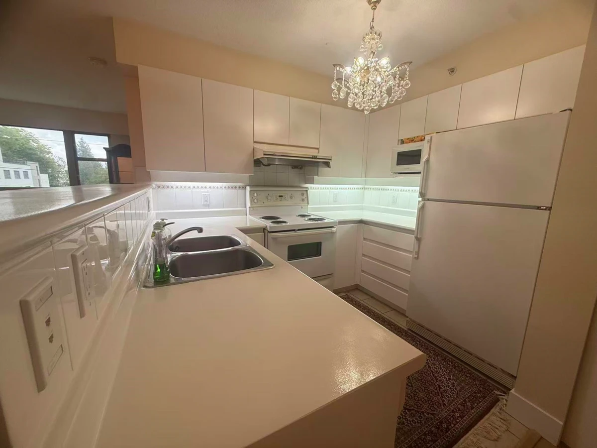 Dining Area Photo of 305 6119 Cooney Road, Richmond, BC