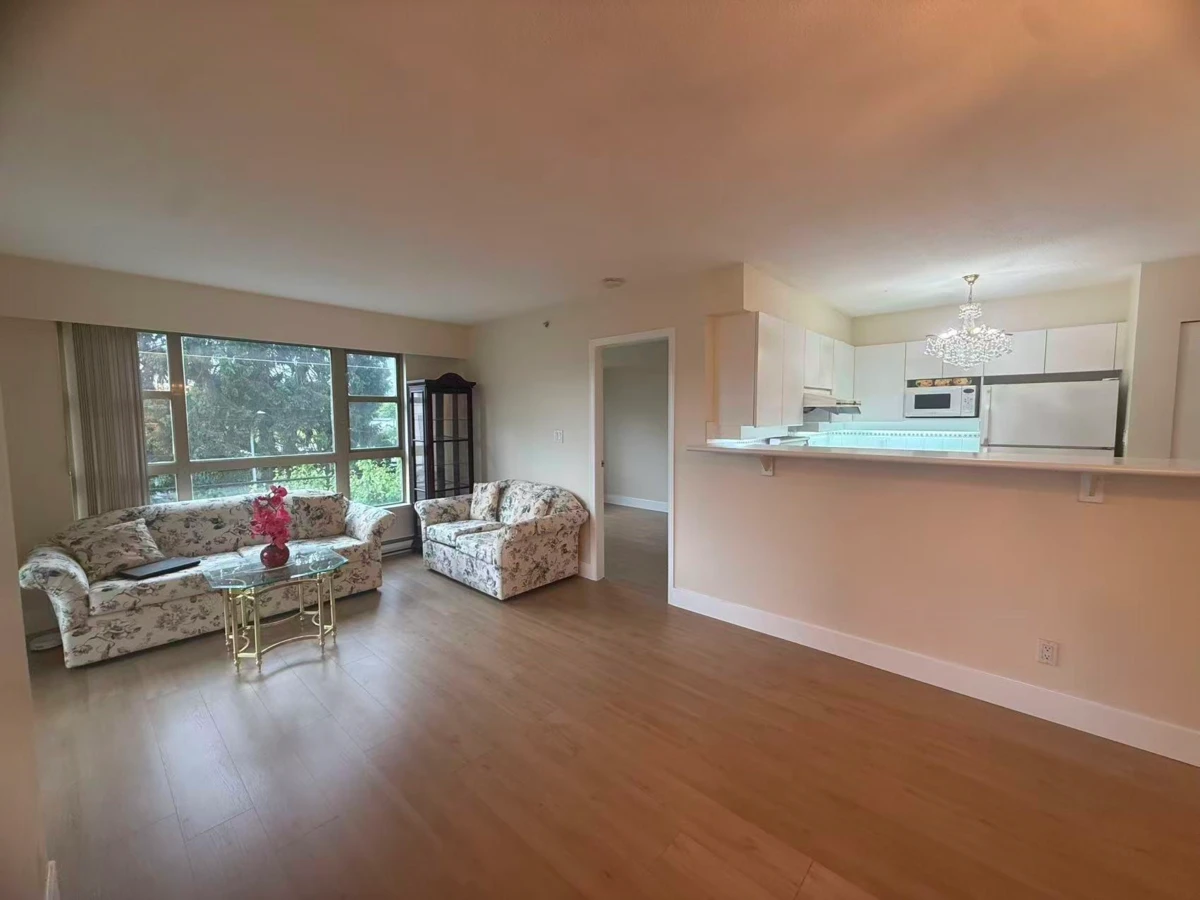 Family Room Photo of 305 6119 Cooney Road, Richmond, BC