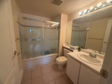 Primary Bathroom Photo of 305 6119 Cooney Road, Richmond, BC